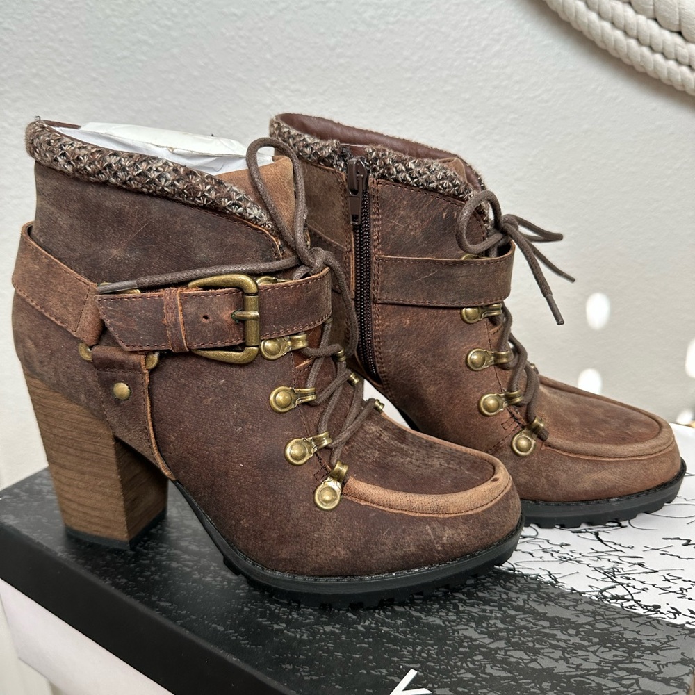 Kensie Brown Heeled Boots with Buckle and Lace